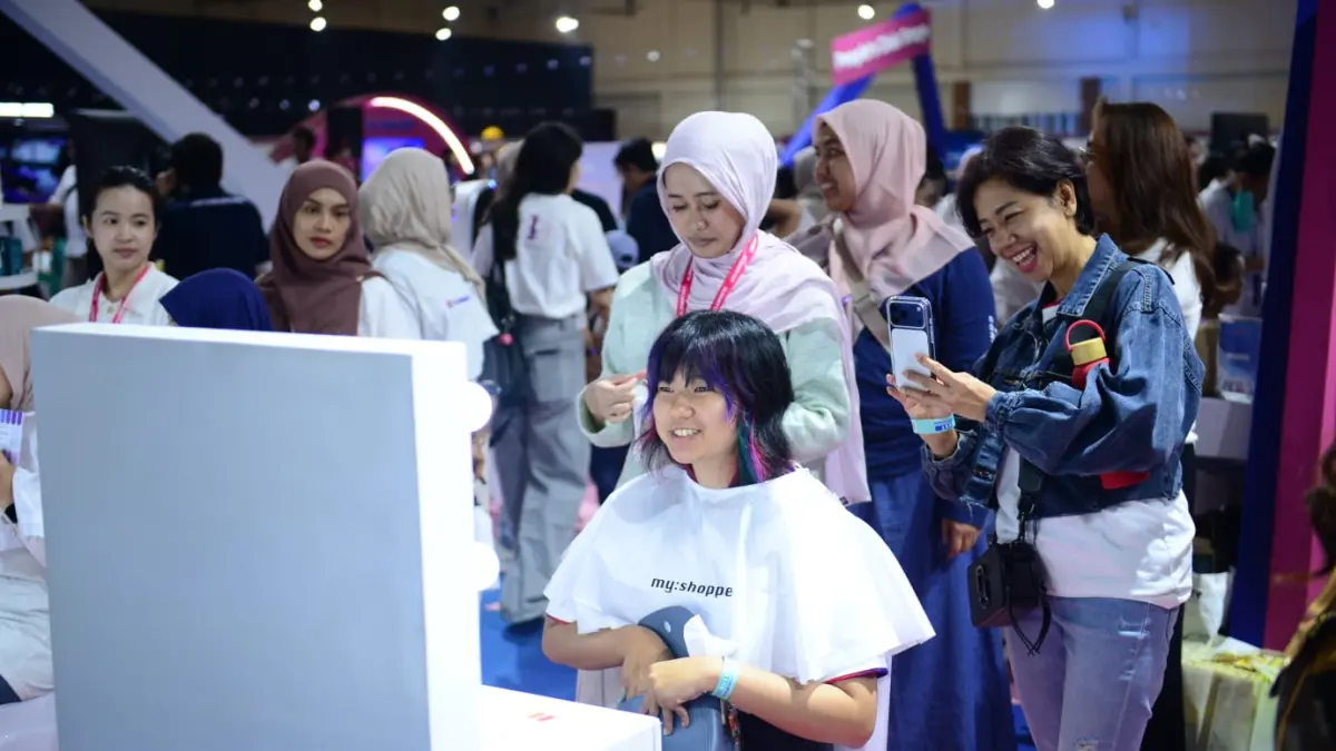 XLSMART melakukan perayaan satu tahun perjalanan perusahaan