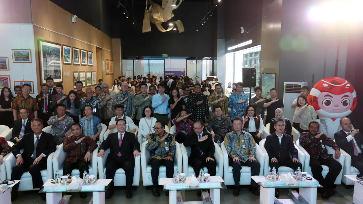 kereta cepat pada acara China-Indonesia Friendship Stories Exchange Event di Stasiun Kereta Cepat Whoosh Halim, Jakarta Timur, Selasa (28/4/2026).