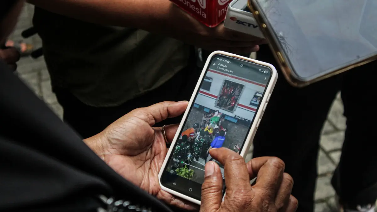 Sejumlah Keluarga menadatangi POS DVI Ante Mortem, RS Polri Kramatjati, Jakarta, Selasa (28/04/2026). (Hanung Hambara/Jawa Pos)