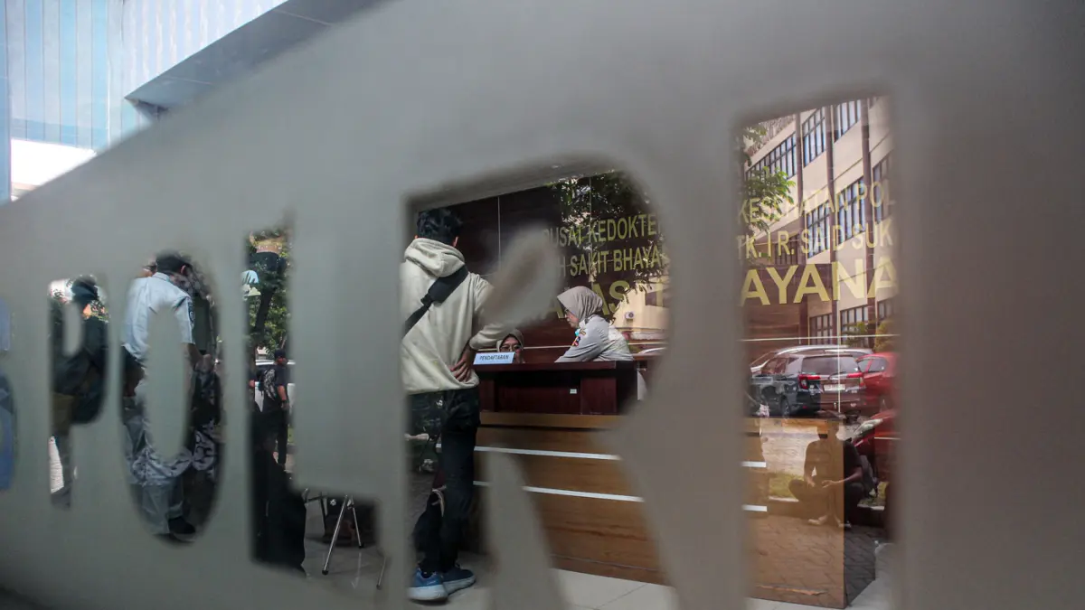 Sejumlah Keluarga menadatangi POS DVI Ante Mortem, RS Polri Kramatjati, Jakarta, Selasa (28/04/2026). (Hanung Hambara/Jawa Pos)