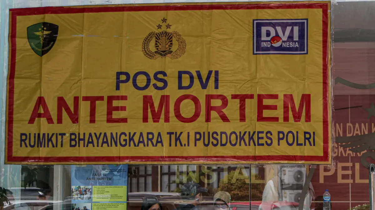 Sejumlah Keluarga menadatangi POS DVI Ante Mortem, RS Polri Kramatjati, Jakarta, Selasa (28/04/2026). (Hanung Hambara/Jawa Pos)