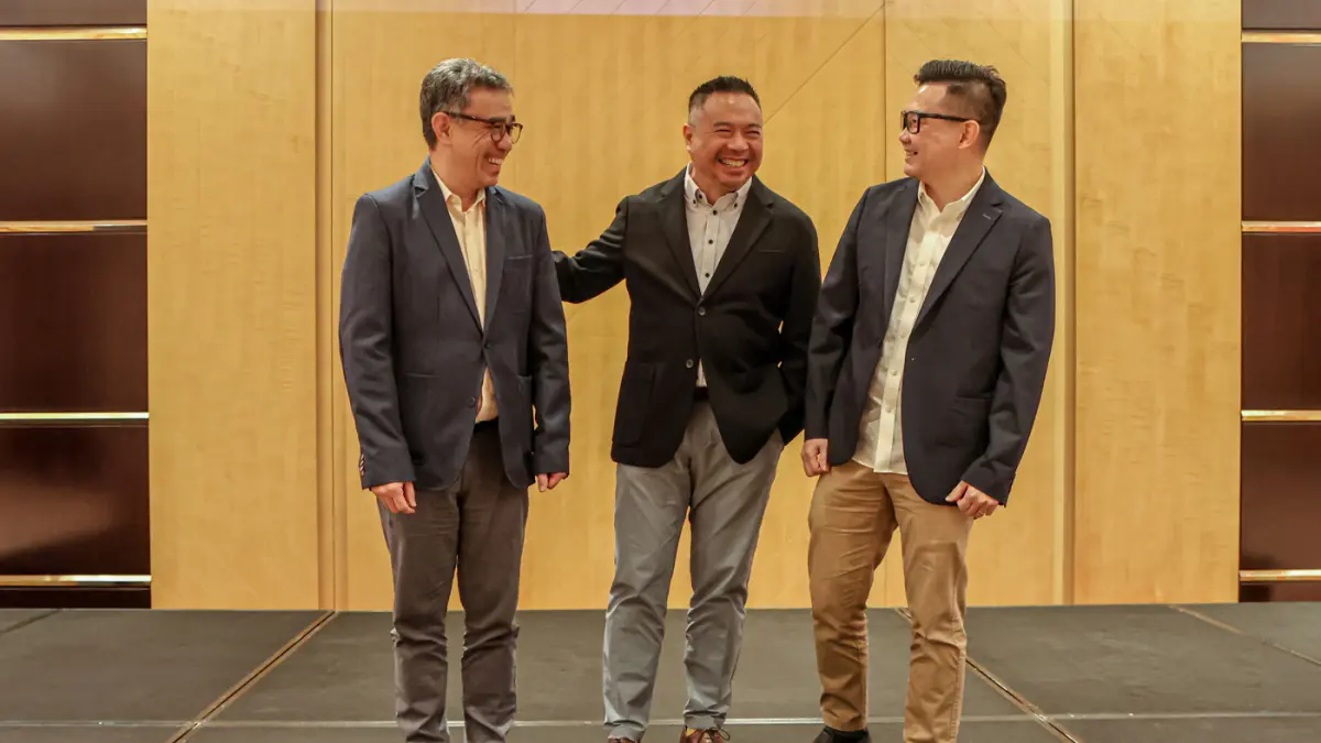 Dari kanan Director Astra Property Johnnie, President Director Astra Property Wibowo Muljono dan Director Astra Property Frans Surjadi berfoto di acara Media Gathering Astra Property di Jakarta, Rabu (29/04/2026). (Hanung Hambara/Jawa Pos)