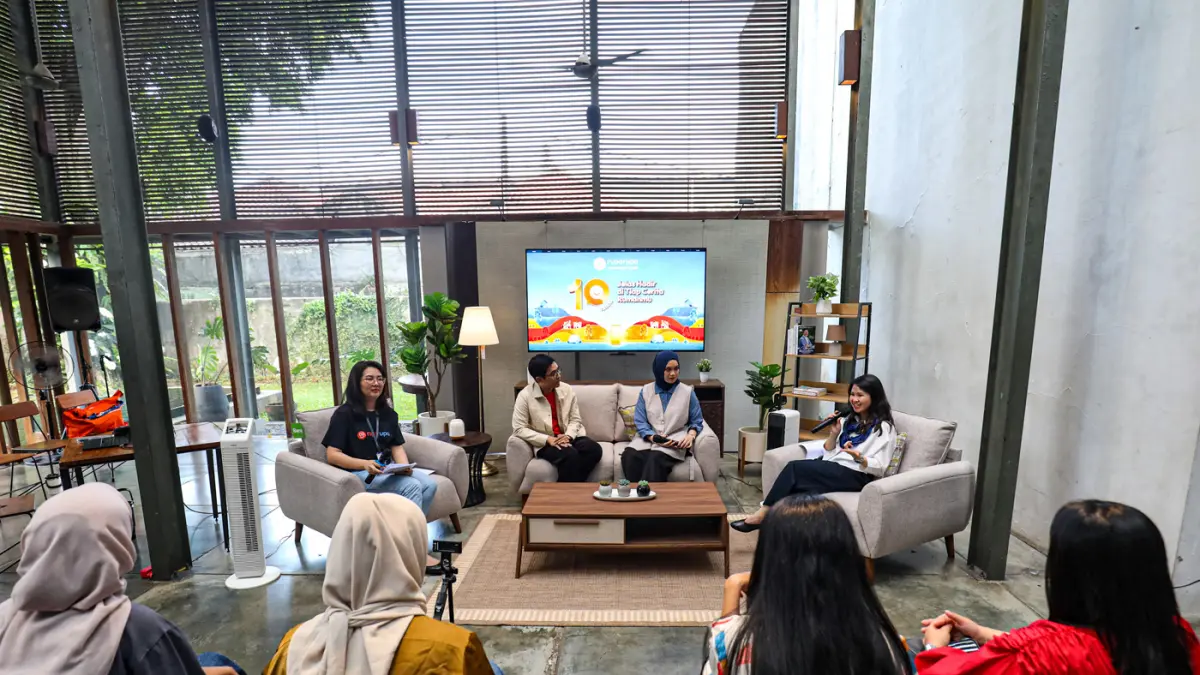 (Dari kiri) Ardit Erwandha, Suci Asmarani dan CEO ruparupa Teresa Wibowo memberikan paparan saat konferensi pers di Jakarta, Rabu (29/4/2026). (Salman Toyibi/Jawa Pos)