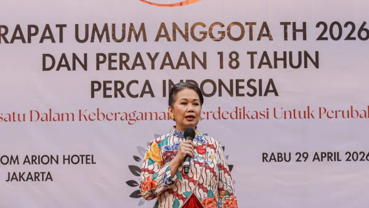 Ketua Umum Perkumpulan Perkawinan Campuran Indonesia (PerCa Indonesia) Rulita Anggraini bersama jajaran pengurus dan anggota merayakan 18 tahun perjalanan organisasi di Jakarta, Rabu (29/4/2026). (Hanung Hambara/Jawa Pos)