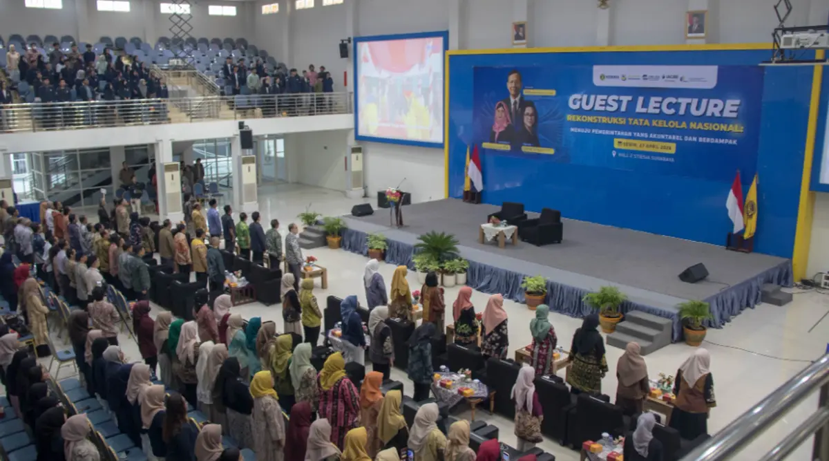 Peserta guest lecture antusias menyambut pemaparan Prof. Dr. Mohammad Mahfud MD, S.H. di Hall 2 STIESIA Surabaya, Senin (27/4/2026). (Dok. STIESIA Surabaya)
