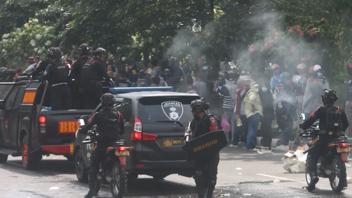 Simulasi Sistem Pengamanan Kota (Sispamkota) Polda Jateng di Jalan Pahlawan, Semarang, Jawa Tengah, Senin (27/4/2026). (Nur Chamim/Jawa Pos Radar Semarang)