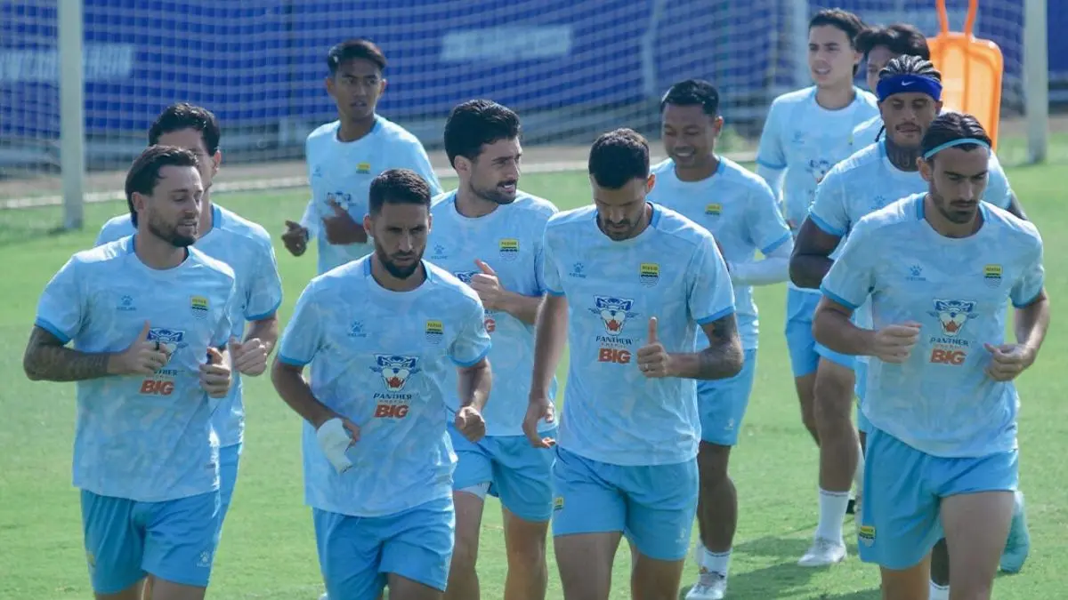 Preview Persib Bandung vs Bhayangkara FC: Bojan Hodak Waspadai Ancaman Lini Depan Lawan - Image