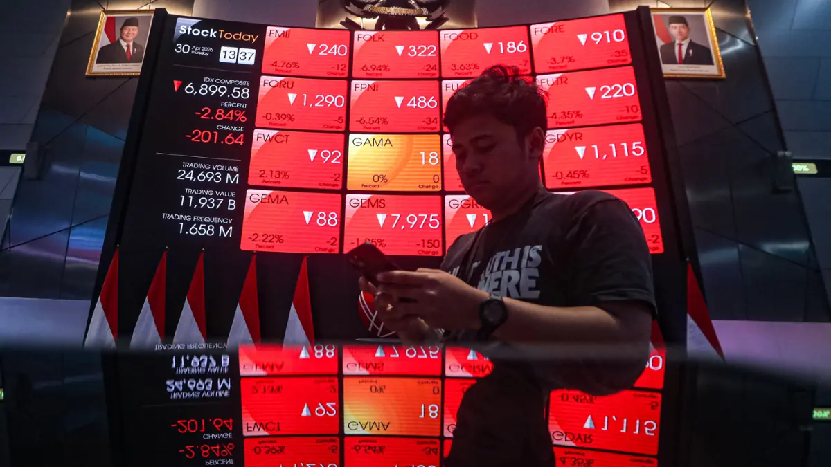 Layar menampilkan pergerakan Indeks Harga Saham Gabungan (IHSG) di Bursa Efek Indonesia, Jakarta, Kamis (30/4/2026). (Salman Toyibi/Jawa Pos)