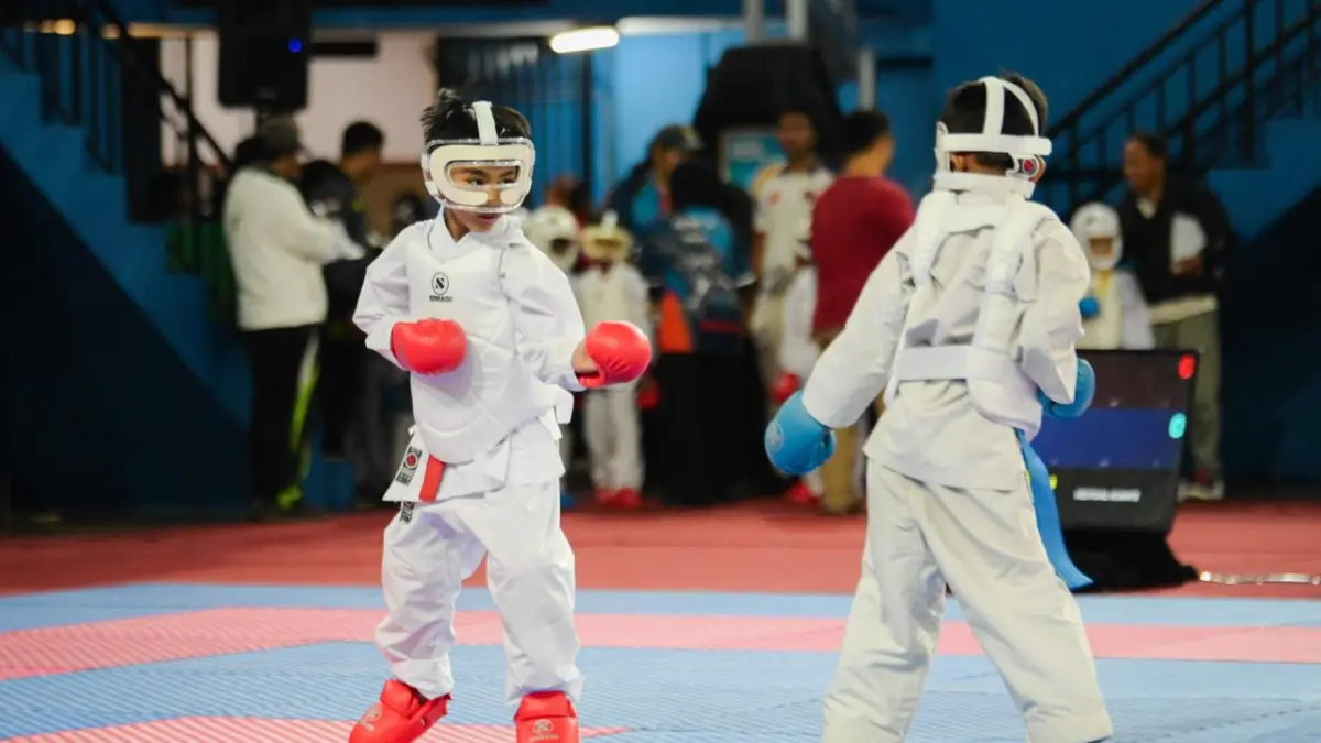 Potret Para Karateka Cilik Bertarung Di Ajang Jakarta Karate Open & Festival  - Image