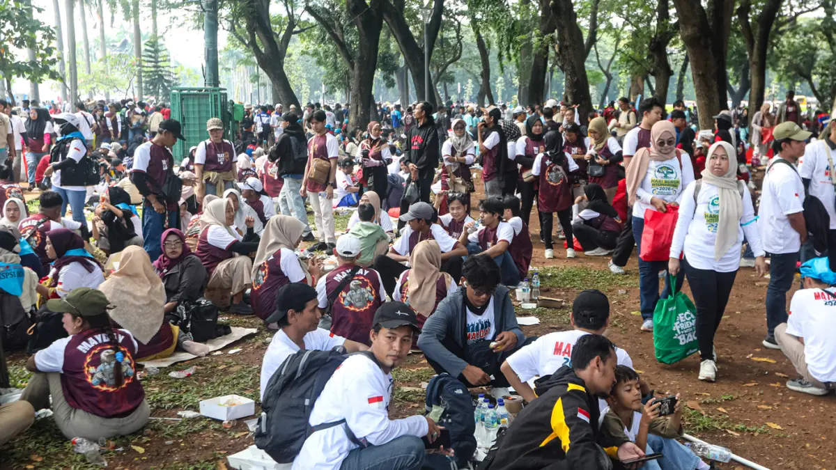 Sejumlah mengikuti peringatan Hari Buruh Internasional atau May Day 2026 di kawasan Monumen Nasional (Monas), Jakarta, Jumat (1/5/2026). (Salman Toyibi/Jawa Pos)