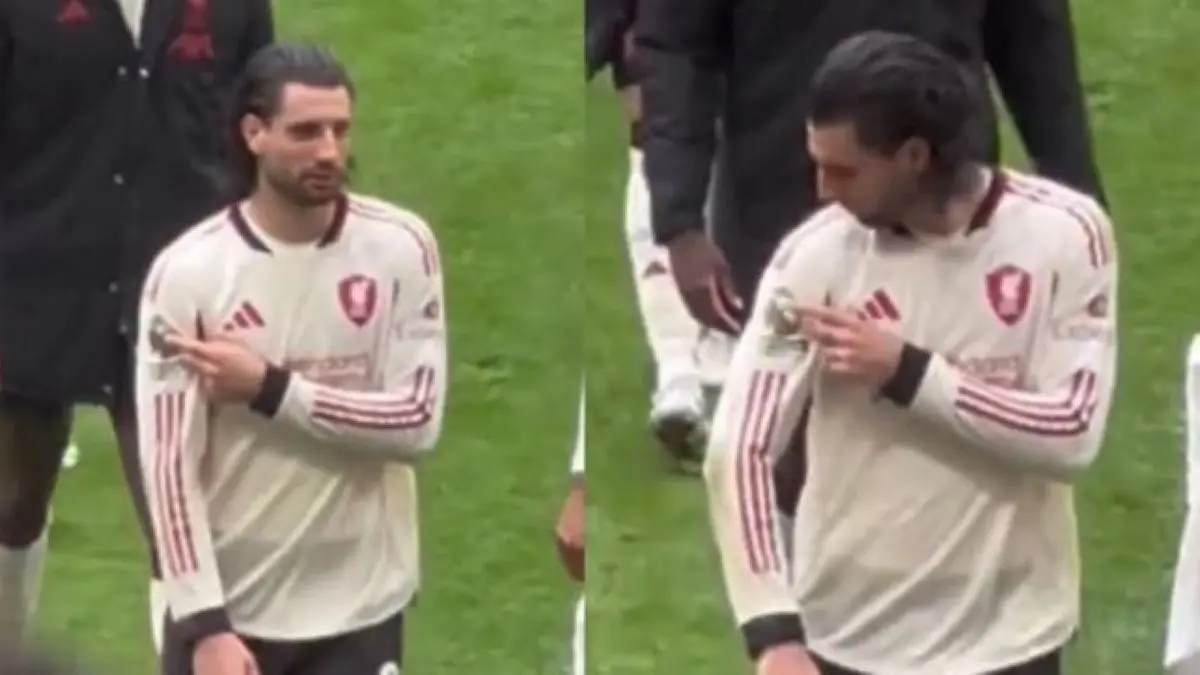 Dominik Szoboszlai Disorot usai Gestur Provokatif ke Fans Manchester United - Image
