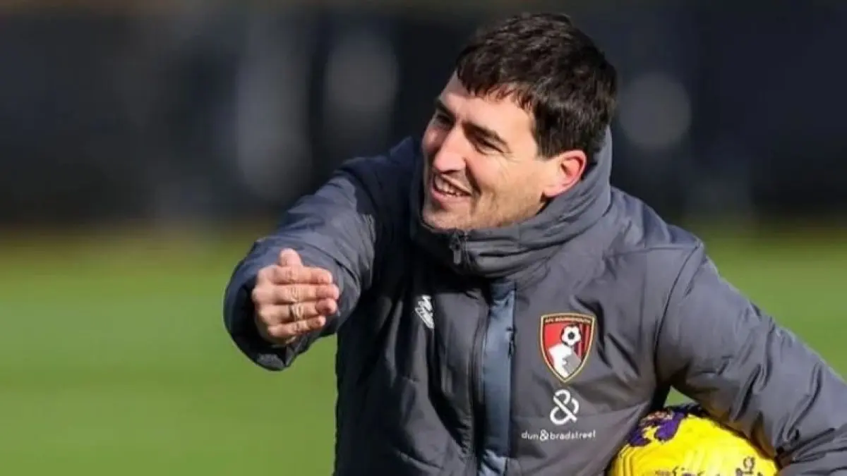Roy Keane Ragukan Andoni Iraola Jadi Pelatih Manchester United - Image