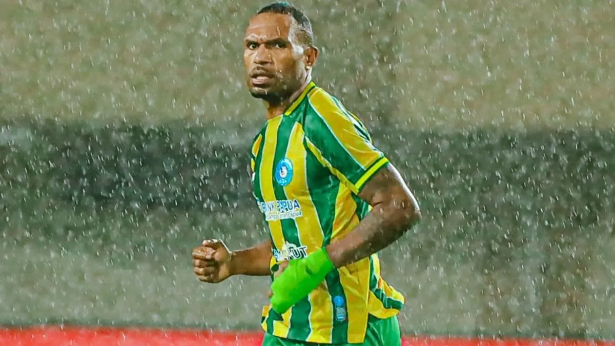 Nelson Alom mengirim pesan emosional ke Bonek usai laga Persebaya Surabaya vs PSBS Biak di Stadion Gelora Bung Tomo. (Instagram @alom.90)