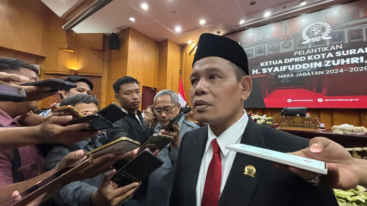 Menggantikan Awi, Syaifuddin Zuhri Dilantik Jadi Ketua DPRD Kota Surabaya Periode 2024 - 2029 - Image