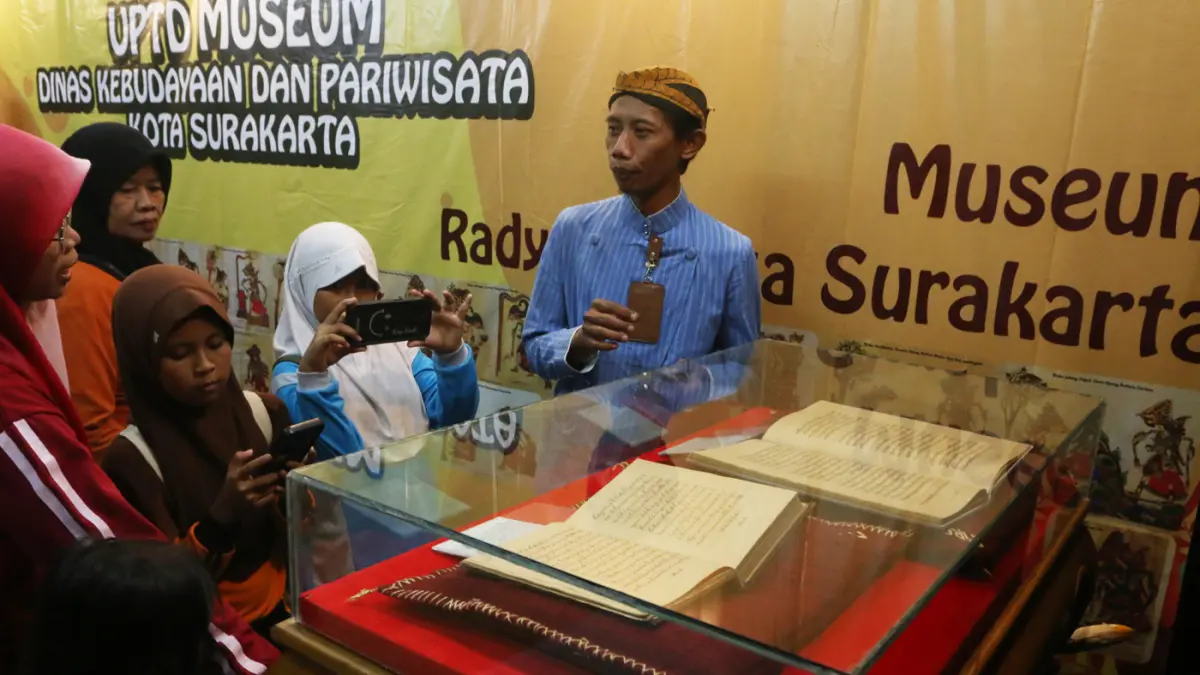 pameran Abhirama Ranggawarsita di Museum Ranggawarsita Jawa Tengah, Semarang, Jawa Tengah, Rabu (6/5/2026). (Nur Chamim/Jawa Pos Radar Semarang)