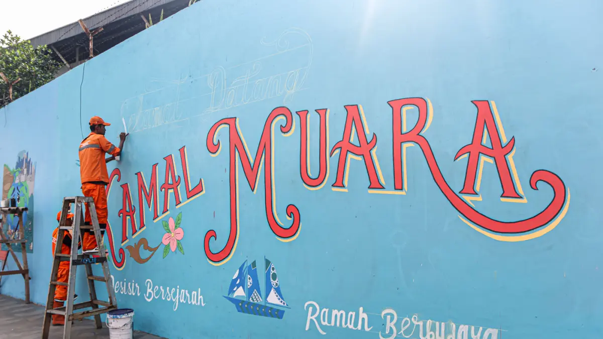 Kawasan Kamal Muara Dipercantik Dengan Mural - Image