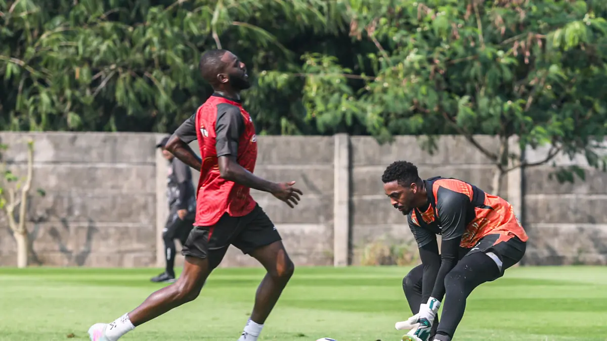 Sejumlah pemain Persija Jakarta mengikuti latihan terbuka di Sawangan, Depok, Jawa Barat, Kamis (7/5/2026). (Salman Toyibi/Jawa Pos)
