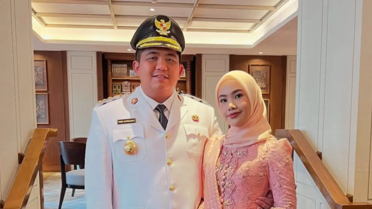 Dugaan Netizen Bupati 'R' yang Memiliki Hubungan dengan Ayu Aulia adalah Roby Kurniawan - Image