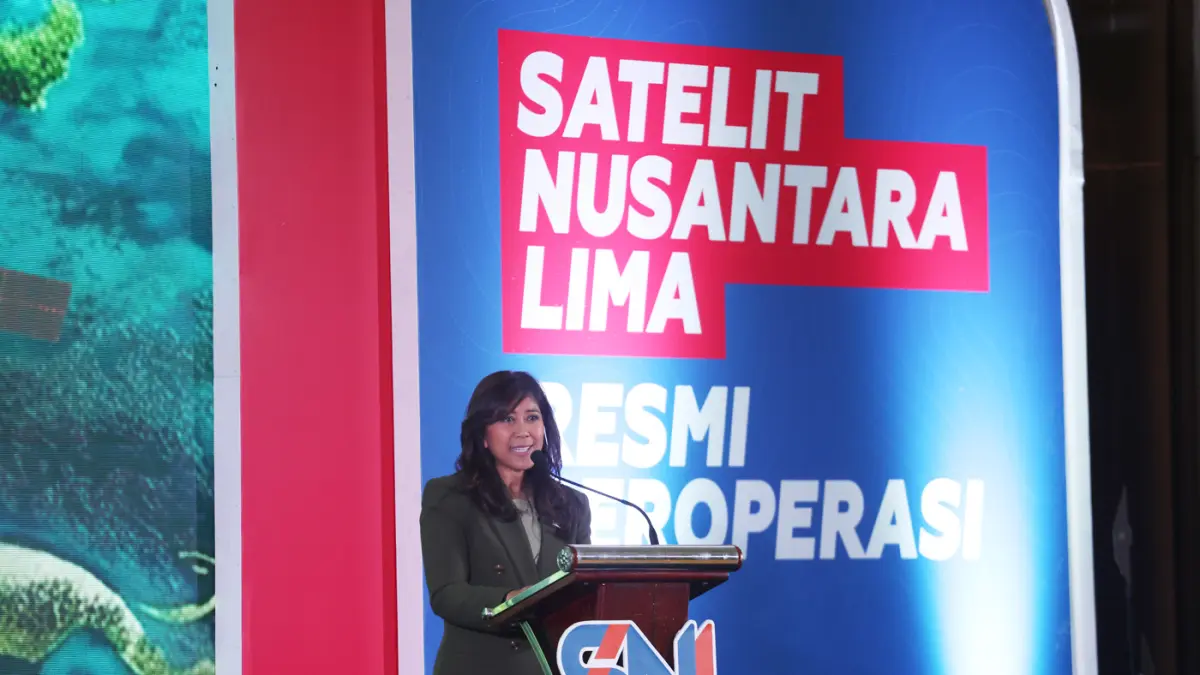 Menteri Komunikasi dan Digital (Menkomdigi) Meutya Hafid menyampaikan sambutan dalam acara Satelit Nusantara Lima Resmi Beroperasi di Jakarta, Senin (11/5/2026). (Dery Ridwansah/ JawaPos.com)