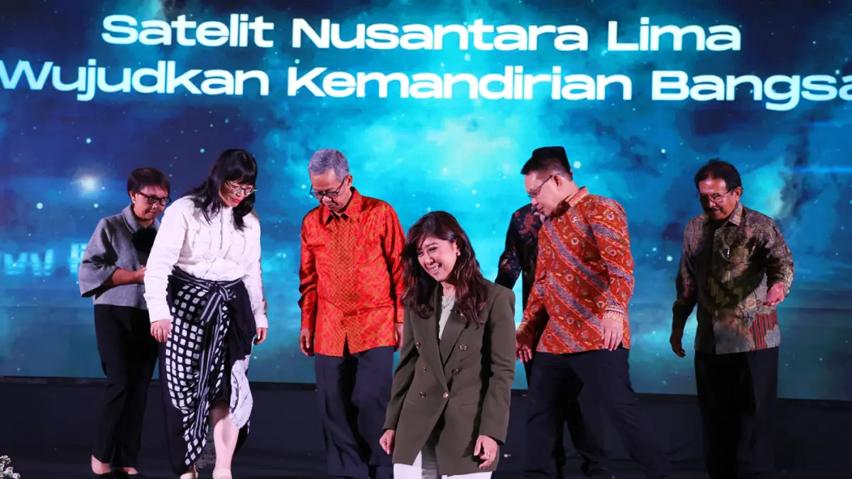 Menteri Komunikasi dan Digital (Menkomdigi) Meutya Hafid menyampaikan sambutan dalam acara Satelit Nusantara Lima Resmi Beroperasi di Jakarta, Senin (11/5/2026). (Dery Ridwansah/ JawaPos.com)