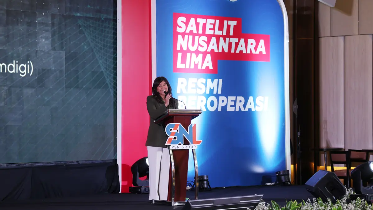Menteri Komunikasi dan Digital (Menkomdigi) Meutya Hafid menyampaikan sambutan dalam acara Satelit Nusantara Lima Resmi Beroperasi di Jakarta, Senin (11/5/2026). (Dery Ridwansah/ JawaPos.com)