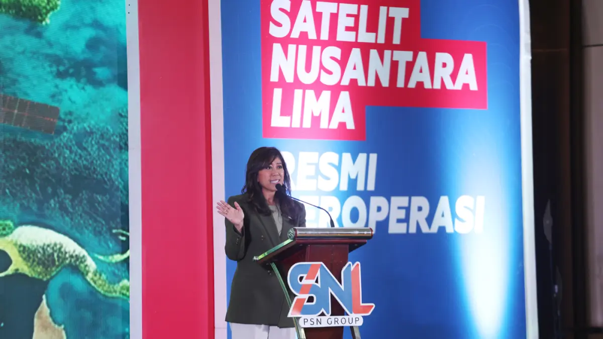 Menteri Komunikasi dan Digital (Menkomdigi) Meutya Hafid menyampaikan sambutan dalam acara Satelit Nusantara Lima Resmi Beroperasi di Jakarta, Senin (11/5/2026). (Dery Ridwansah/ JawaPos.com)