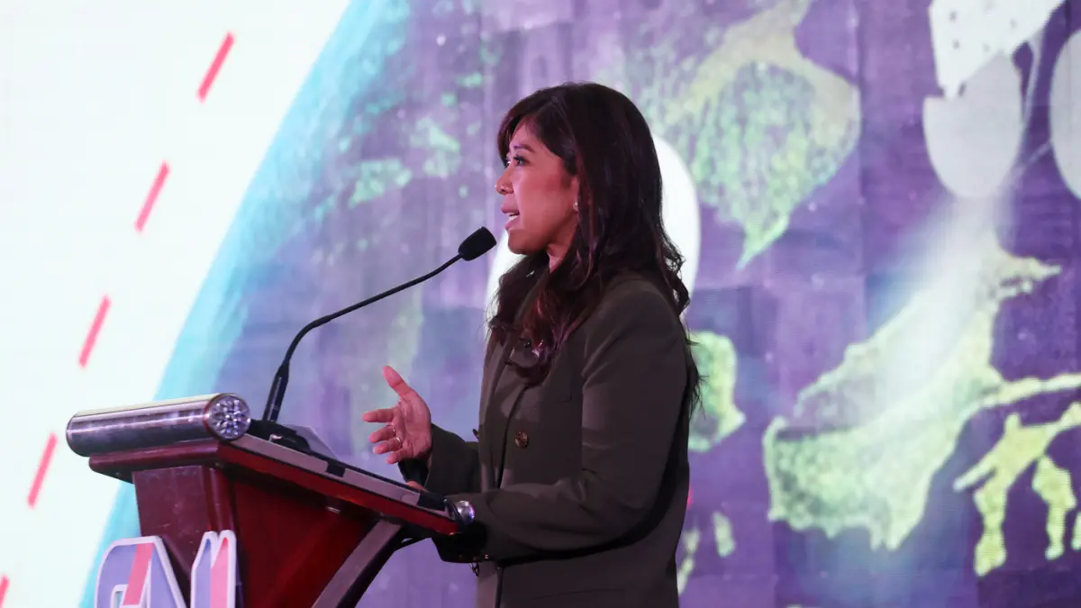 Menteri Komunikasi dan Digital (Menkomdigi) Meutya Hafid menyampaikan sambutan dalam acara Satelit Nusantara Lima Resmi Beroperasi di Jakarta, Senin (11/5/2026). (Dery Ridwansah/ JawaPos.com)