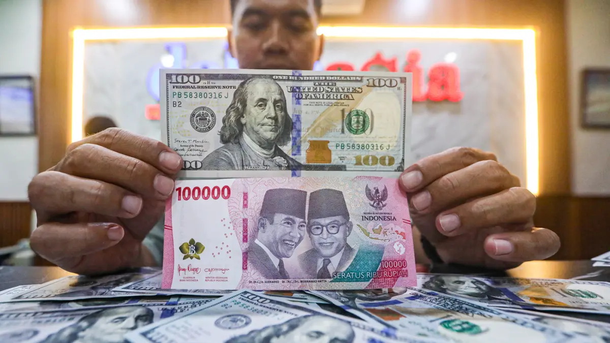 Rupiah Cetak Rekor Terlemah Sepanjang Sejarah RI  - Image