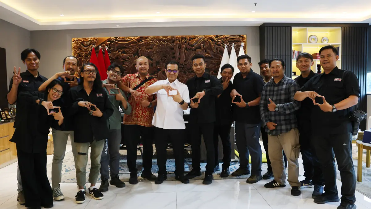 Wakil Menteri Komunikasi dan Digital Nezar Patria menerima kunjungan pengurus Pewarta Foto Indonesia (PFI) di Kantor Kementerian Komunikasi dan Digital, Jakarta, Selasa (12/5/2026). (Didik Setiawan/ Pewarta Foto Indonesia)
