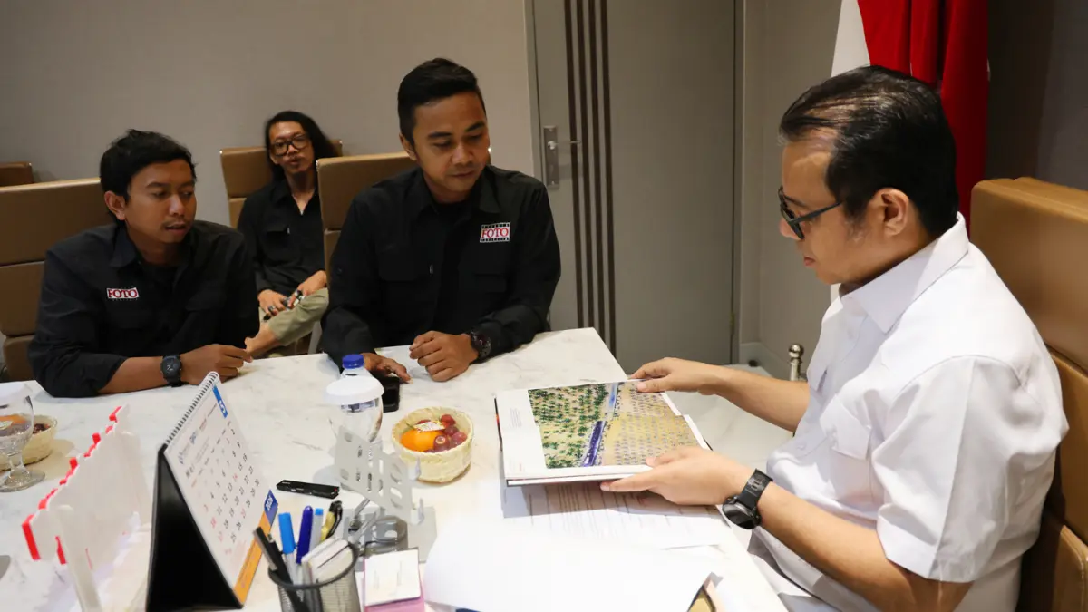 Wakil Menteri Komunikasi dan Digital Nezar Patria menerima kunjungan pengurus Pewarta Foto Indonesia (PFI) di Kantor Kementerian Komunikasi dan Digital, Jakarta, Selasa (12/5/2026). (Didik Setiawan/ Pewarta Foto Indonesia)