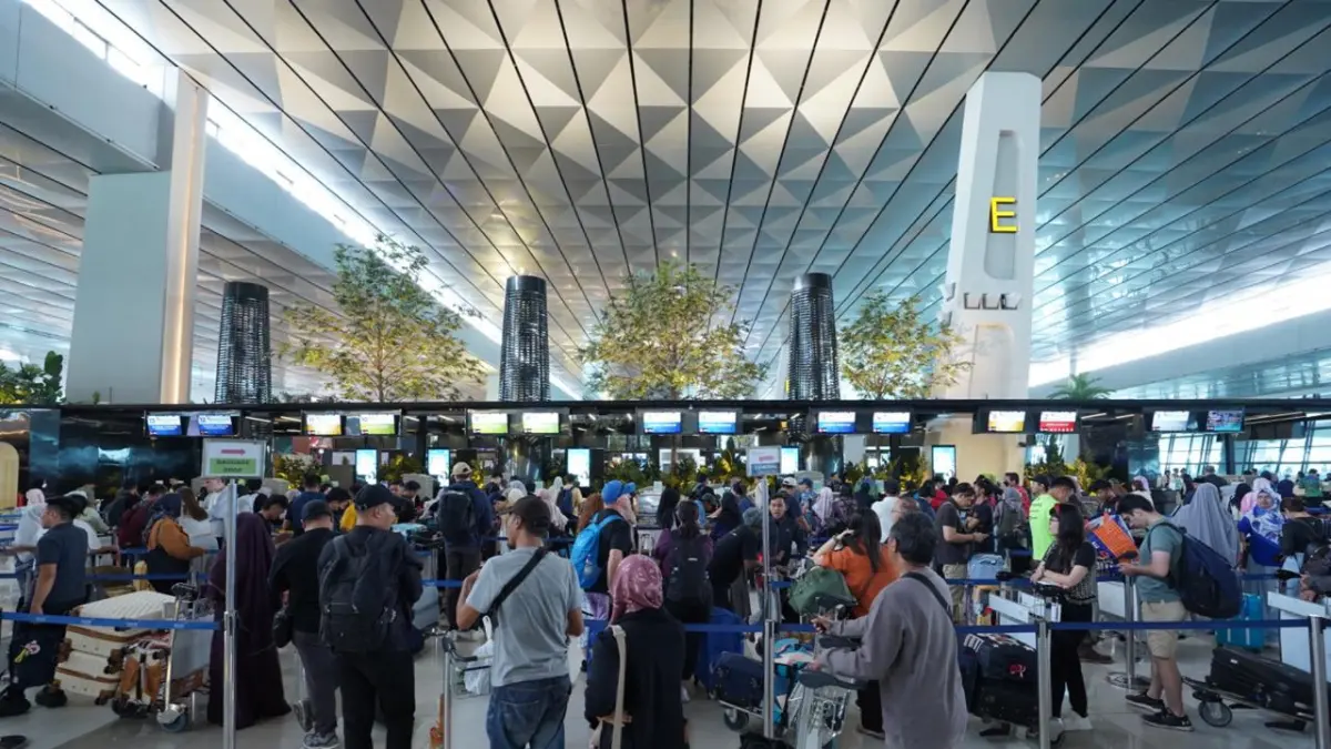 Libur Panjang Kenaikan Yesus Kristus, 131 Ribu Penumpang Padati Bandara Soekarno-Hatta Hari Ini - Image