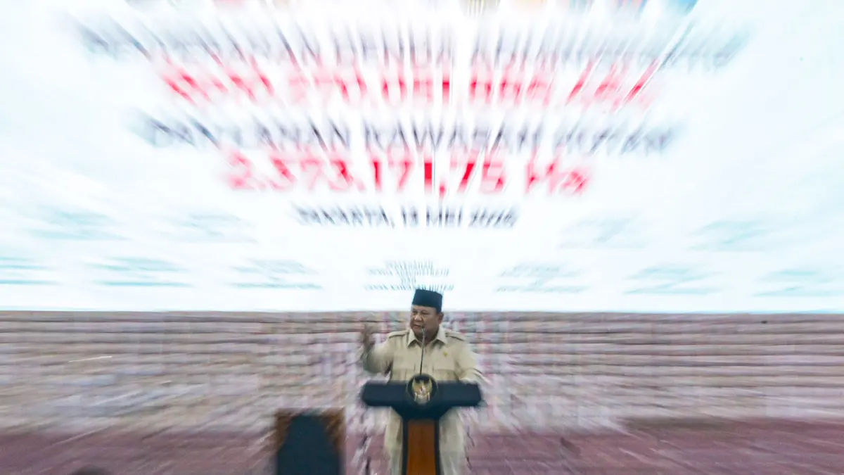 Presiden RI Prabowo Subianto memberikan arahan pada acara Penyerahan Denda Administrasi dan Lahan Kawasan Hutan di Kejaksaan Agung, Jakarta, Rabu (13/5/2026). (Salman Toyibi/Jawa Pos)