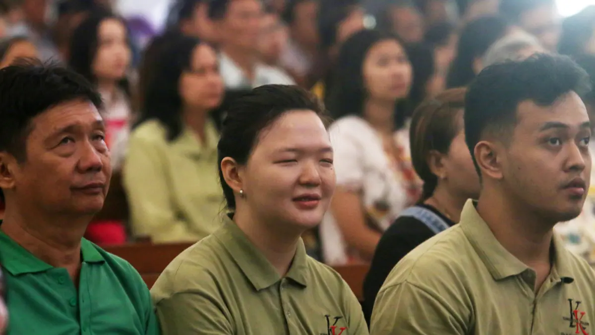 Umat Katolik mengikuti Misa Kenaikan Tuhan Yesus di Gereja St. Theresia Bongsari, Kamis (14/5/2026). (Nur Chamim/Jawa Pos Radar Semarang)