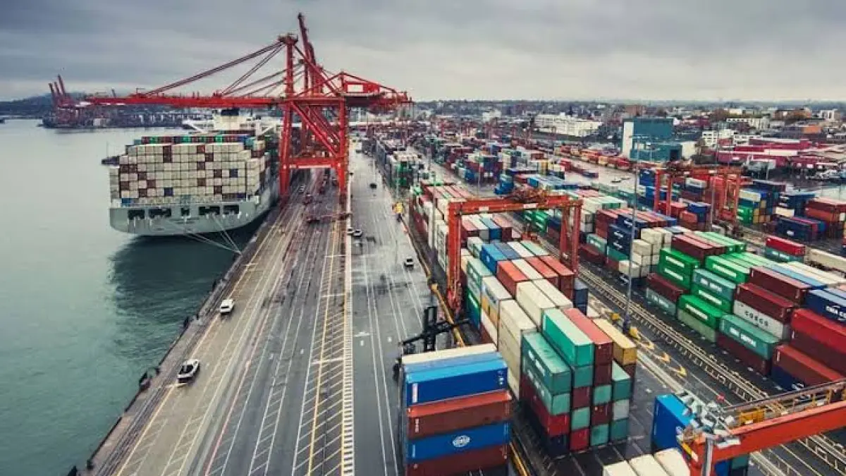 Hilirisasi dan Reindustrialisasi Jadi Solusi Biaya Logistik Tinggi - Image
