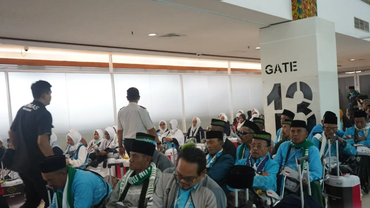 Modus Pura-pura Liburan, 18 Calon Jamaah Haji Ilegal Digagalkan Imigrasi Surabaya - Image