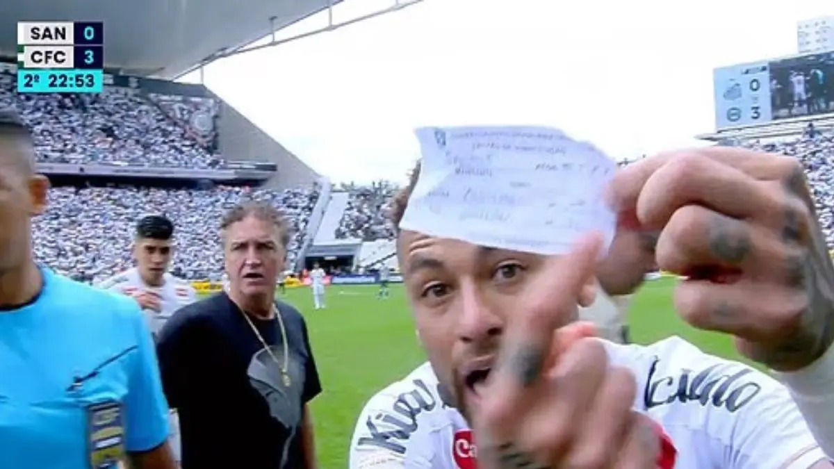 Neymar Ngamuk di Laga Santos vs Coritiba! Dapat Kartu Kuning Usai Wasit Blunder Terkait Salah Ganti Pemain - Image