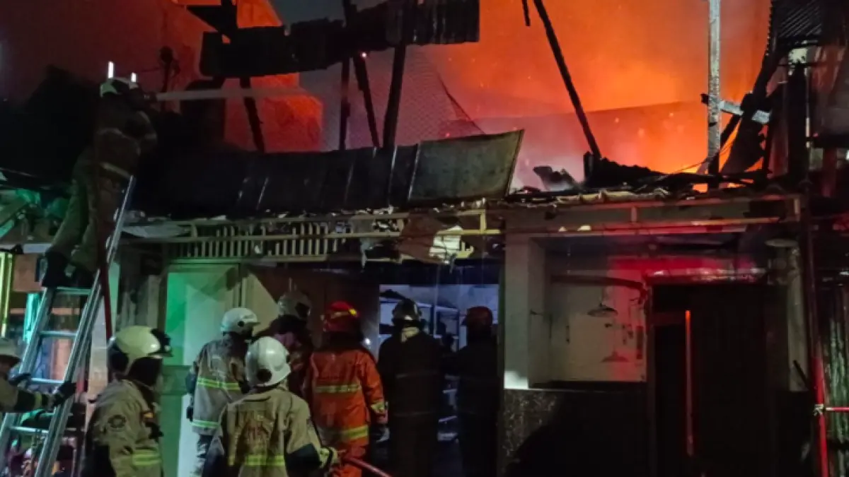 Gara-Gara Obat Nyamuk, Rumah 2 Lantai di Sawahan Surabaya Ludes Terbakar - Image