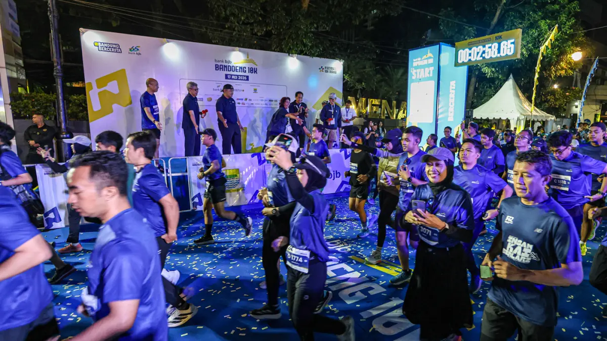 Sejumlah pelari mengikutu Bandoeng 10K di Balai Kota Bandung, Jawa Barat Minggu (17/5/2026). (Salman Toyibi/Jawa Pos