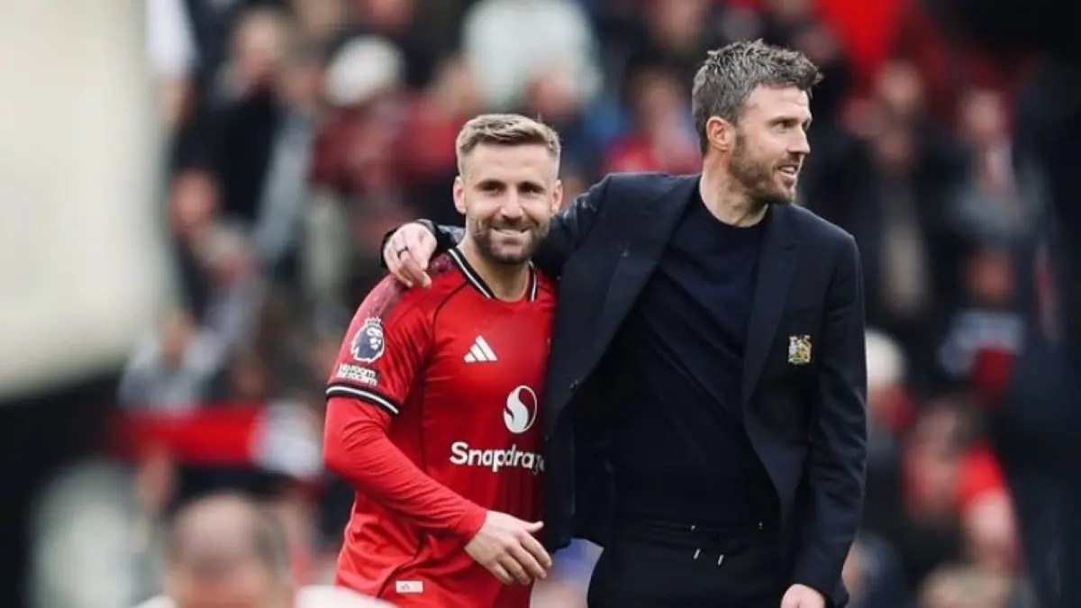 Michael Carrick Sebut Luke Shaw Pantas Dipanggil ke Timnas Inggris - Image