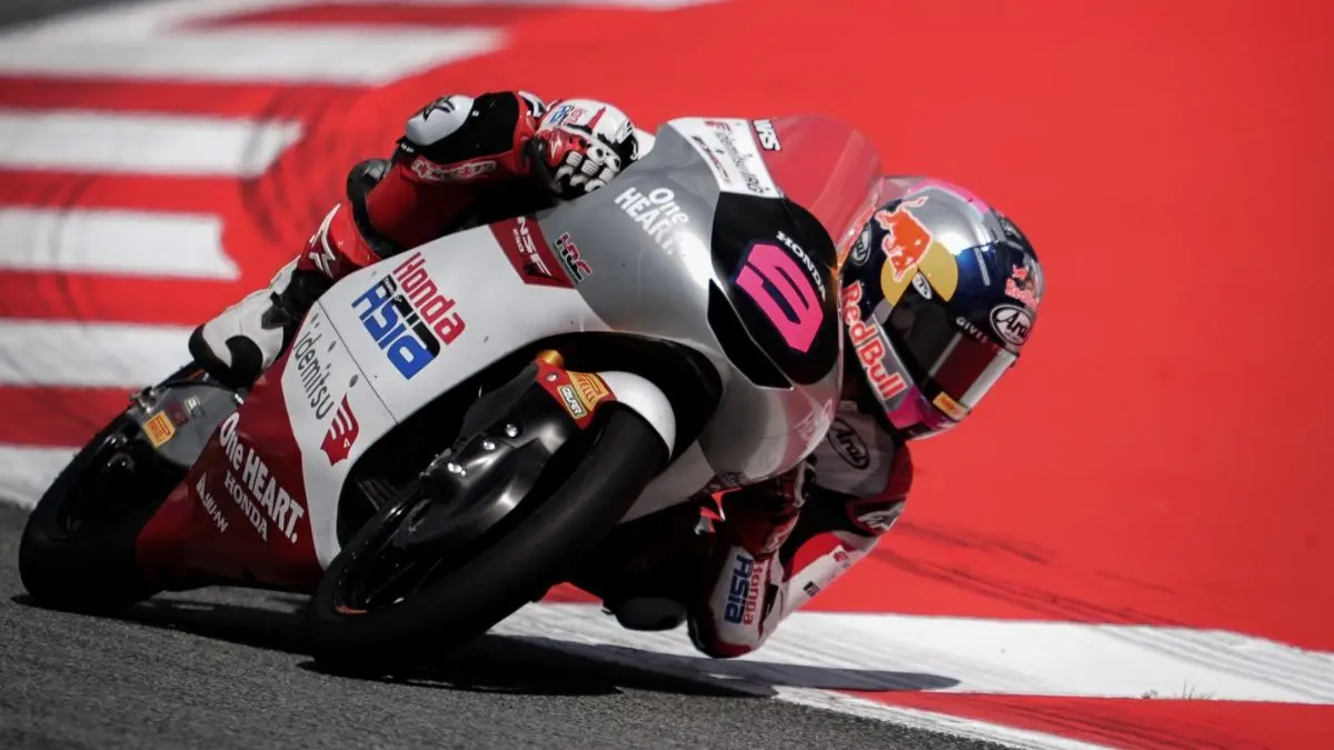 Veda Ega Pratama tampil impresif di Moto3 Catalunya 2026 dengan finis kedelapan usai start dari posisi ke-20. (Instagram/@veda_54) - Image