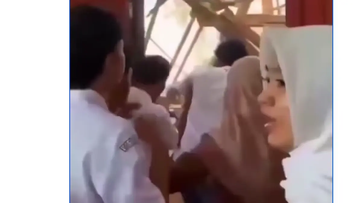 Atap Dua Ruang Kelas di SMAN 7 Mataram Ambruk, 4 Siswa jadi Korban - Image