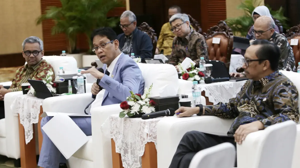 Menteri Keuangan Purbaya Yudhi Sadewa didampingi Wakil Menteri Keuangan Juda Agung dan Suahasil Nazara saat konferensi pers APBN KiTa edisi Mei 2026 di Jakarta, Selasa (19/5/2026. (Dery Ridwansah/ JawaPos.com)