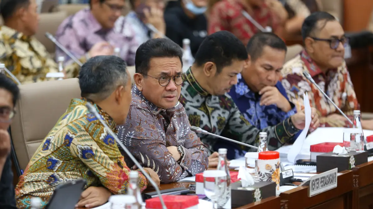 Menteri Perdagangan, Budi Santoso saat memberikan pemaparan dalam rapat kerja dengan Komisi VI DPR di Kompleks Parlemen, Senayan, Jakarta, Selasa (19/5/2026). (Dery Ridwansah/ JawaPos.com)