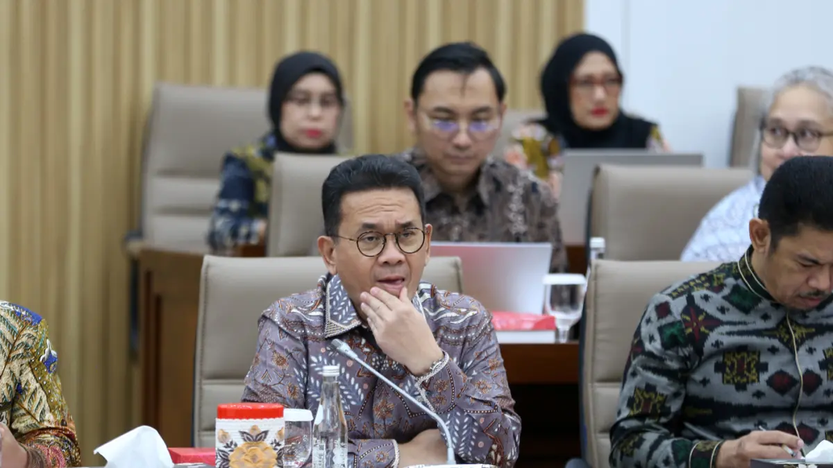 Menteri Perdagangan, Budi Santoso saat memberikan pemaparan dalam rapat kerja dengan Komisi VI DPR di Kompleks Parlemen, Senayan, Jakarta, Selasa (19/5/2026). (Dery Ridwansah/ JawaPos.com)