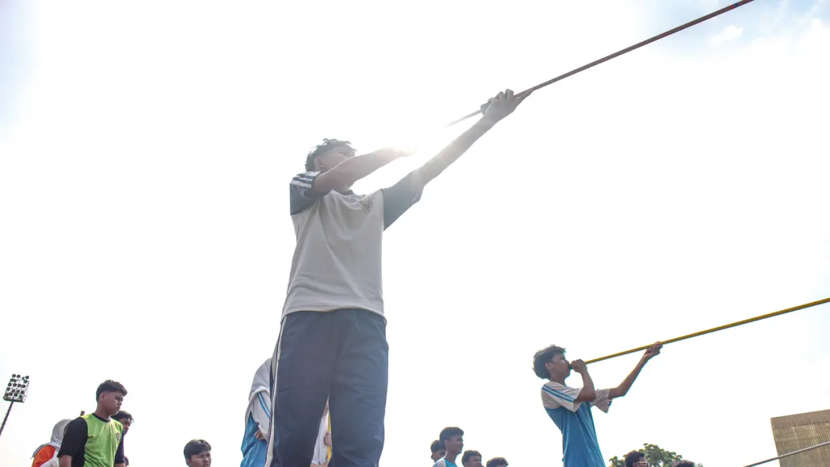 Sejumlah siswa mengikuti lomba sumpitan di Pekan Olahraga Tradisional di GOR Cendrawasih, Cengkareng, Jakarta Barat, Selasa (19/05/2026). (Hanung Hambara/Jawa Pos)