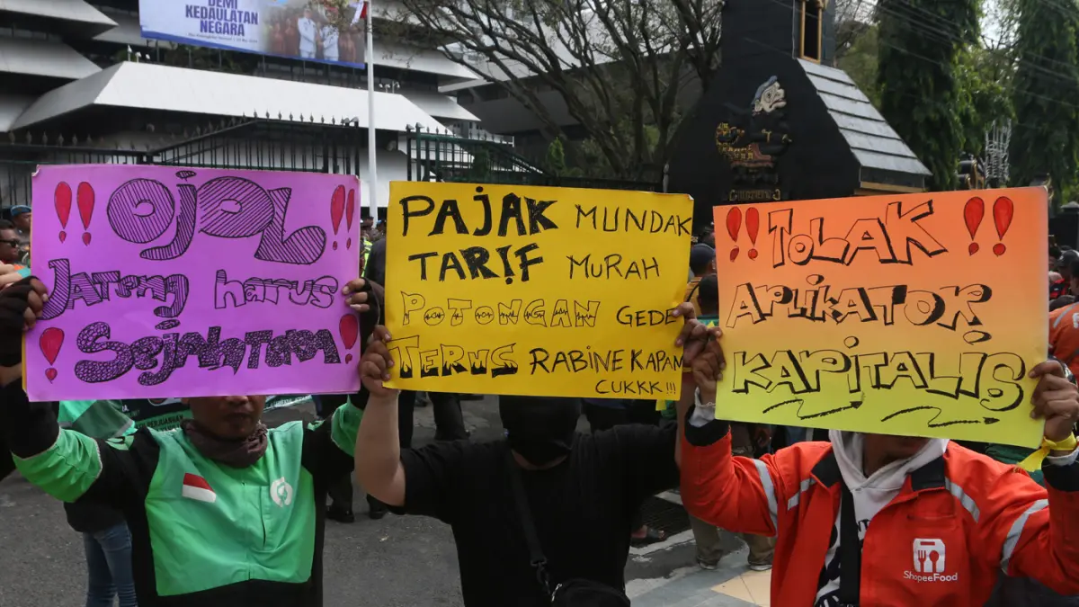 Aksi unjuk rasa pengemudi ojek daring se-Jateng - Image