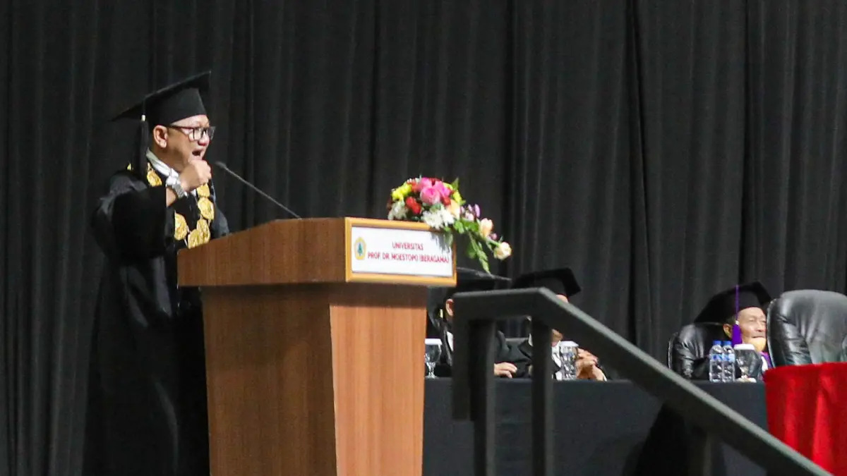 Rektor Universitas Prof. Dr. Moestopo (Beragama) Muhammad Saifulloh memberikan sambutan pada acara Dies Natalis dan Wisuda ke-65 di Jakarta Convention Center, Jakarta, Rabu (20/5/2026). (Salman Toyibi/ Jawa Pos)