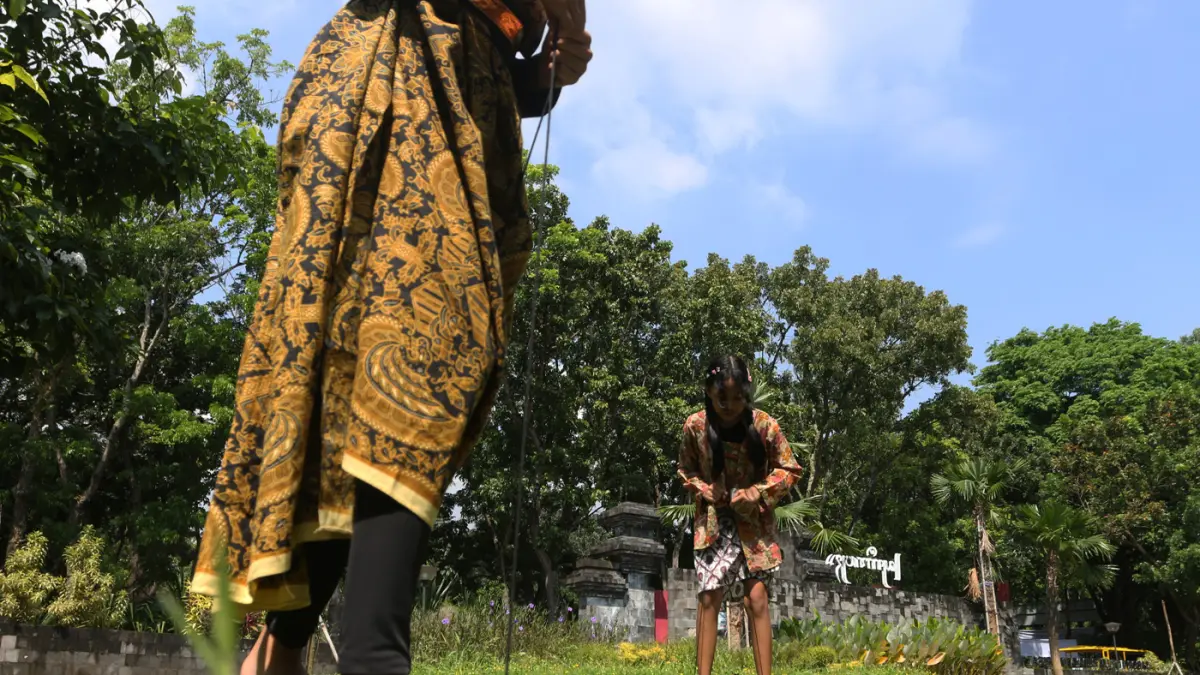 Sejumlah Murid Sekolah Dasar mengikuti festival dolanan anak tradisional di Kampus UNNES Kota Semarang(19/5/2026). (Nur Chamim/Jawa Pos Radar Semarang)