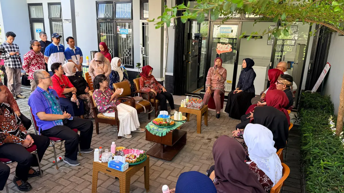Dirjen Industri Kecil Menengah dan Aneka (IKMA) Kemenperin RI, Ir. Reni Yanita, M.Si. memberikan sambutan.