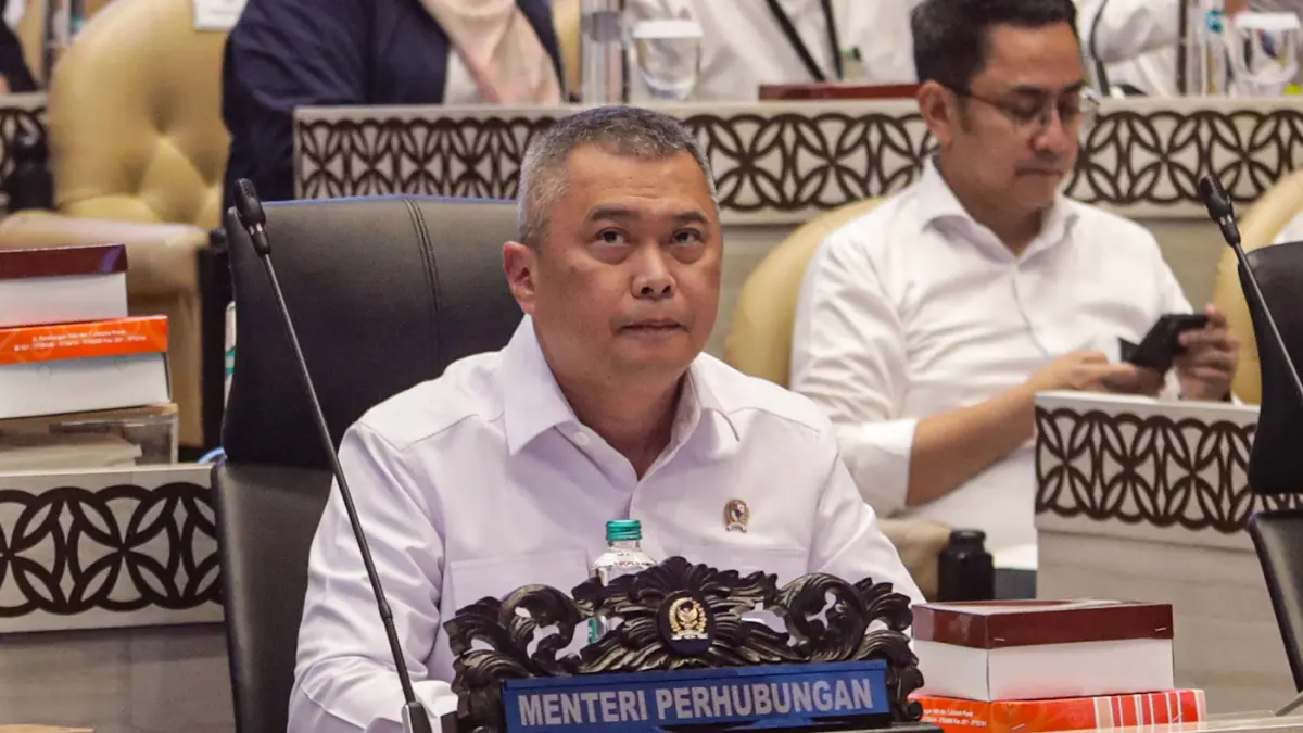 Menteri Perhubungan Dudy Purwagandhi memberikan paparan pada Rapat Kerja (Raker) dengan Komisi V DPR di Kompleks Parlemen, Jakarta, Kamis (21/5/2026).(Salman Toyibi/Jawa Pos)